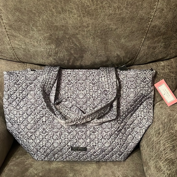Simply Southern Handbags - Simply Southern Quilted Snake ToteBag New With Tags